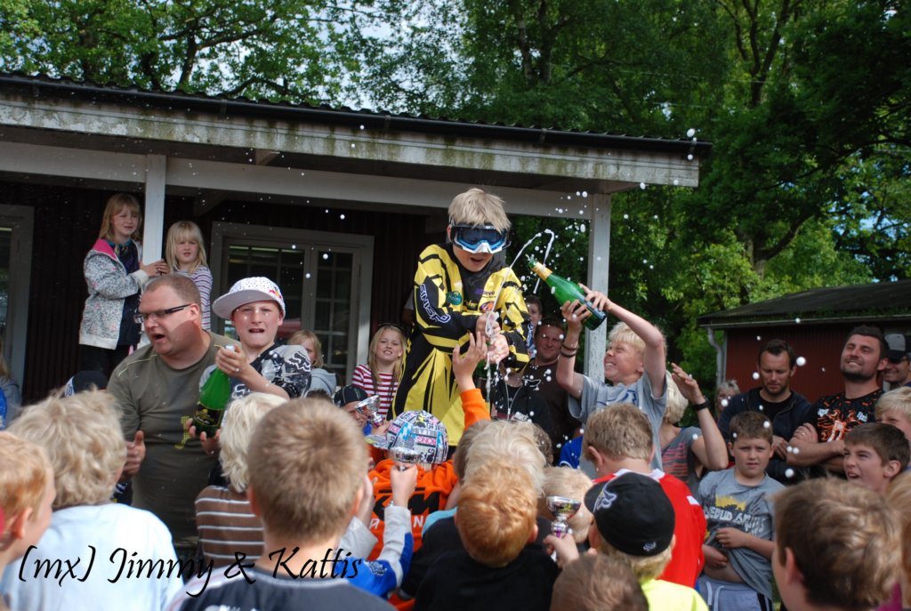 mxsydduveke201006201077.jpg
